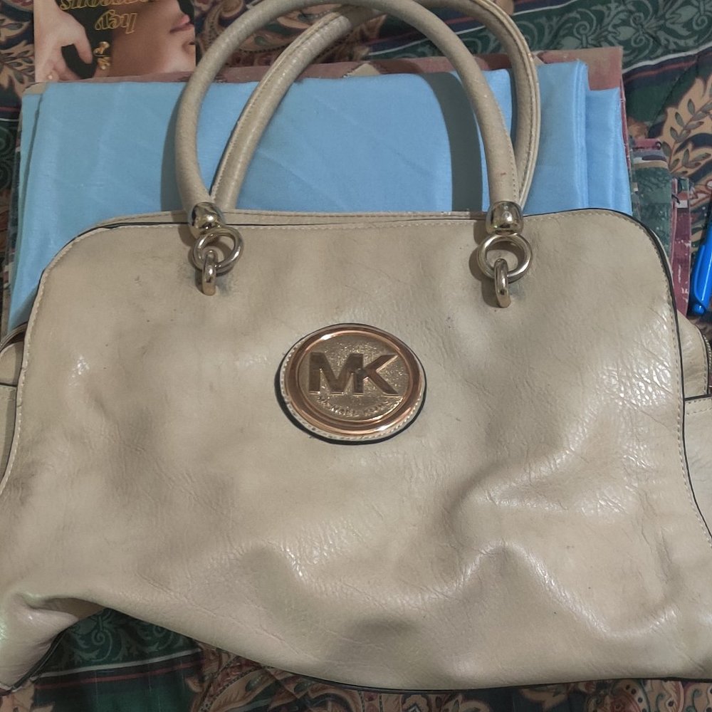 Micheal kors purse